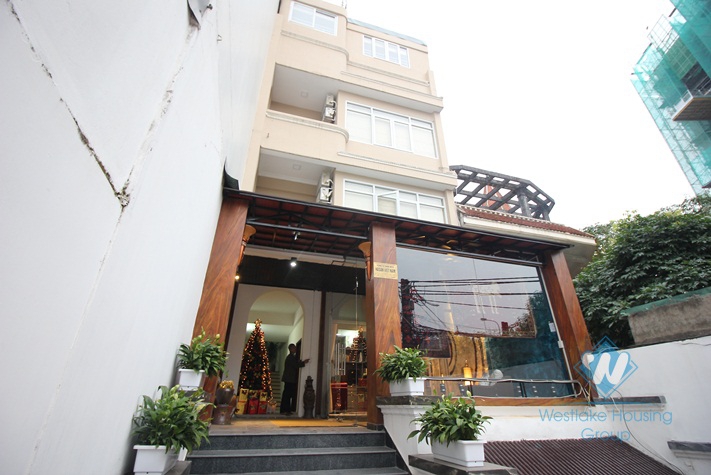 Bright and clean studio apartment for rent on Xuan Dieu, Tay Ho, Hanoi